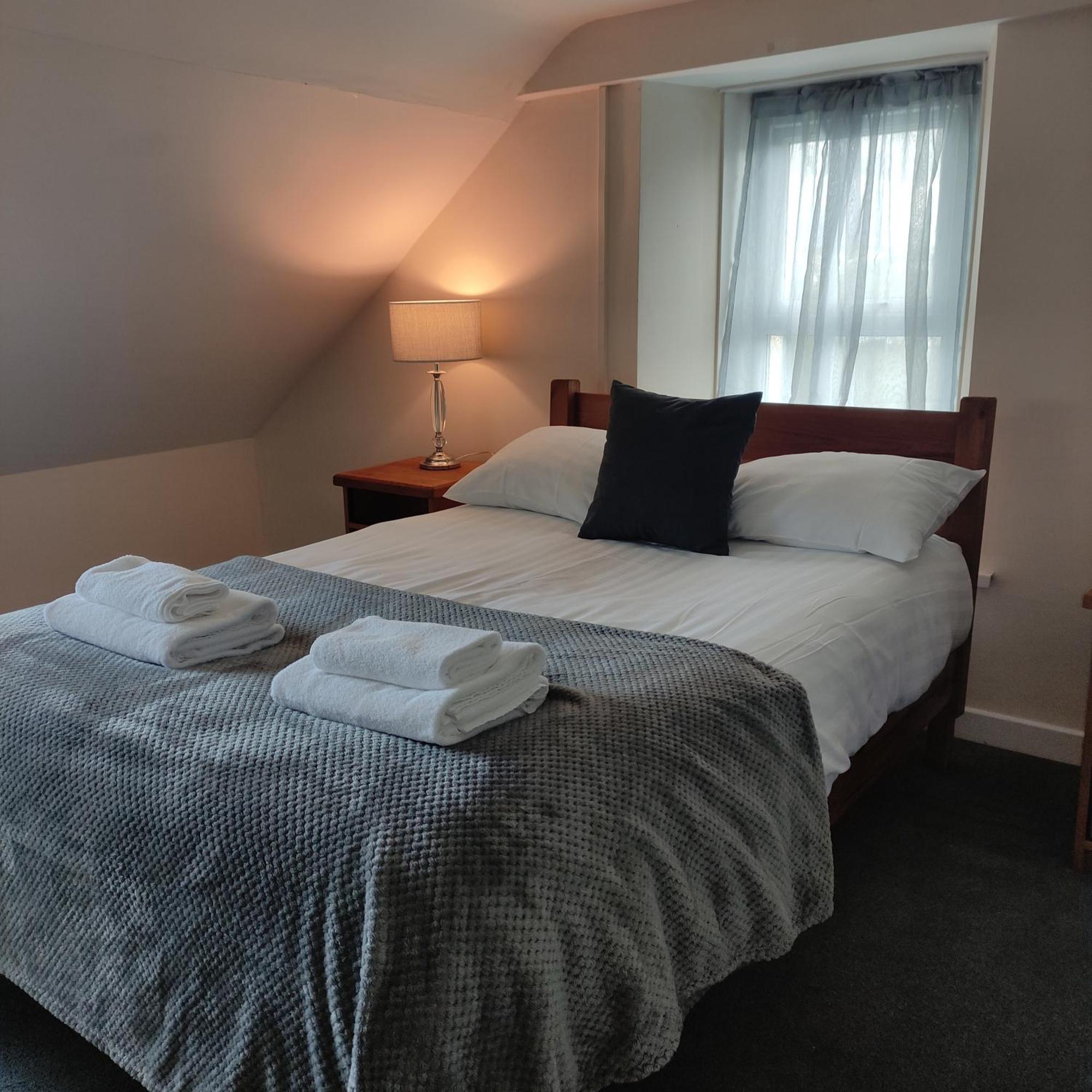 Goodwick Rose And Crown Hotel & Hope And Anchor Bar מראה חיצוני תמונה