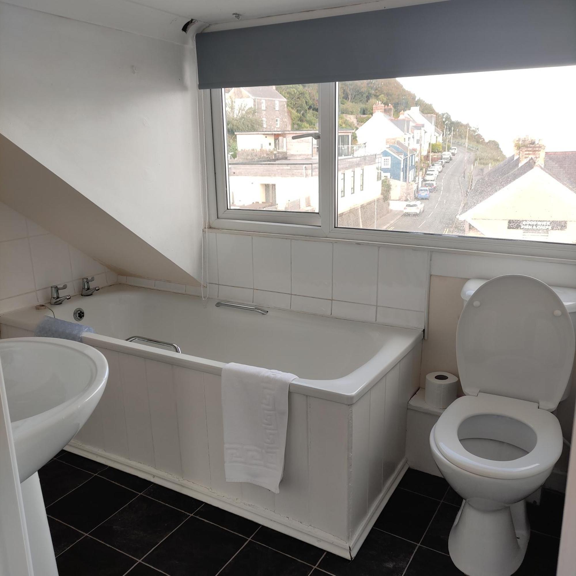 Goodwick Rose And Crown Hotel & Hope And Anchor Bar מראה חיצוני תמונה