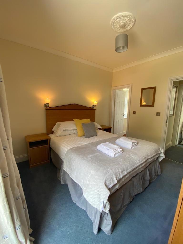 Goodwick Rose And Crown Hotel & Hope And Anchor Bar מראה חיצוני תמונה