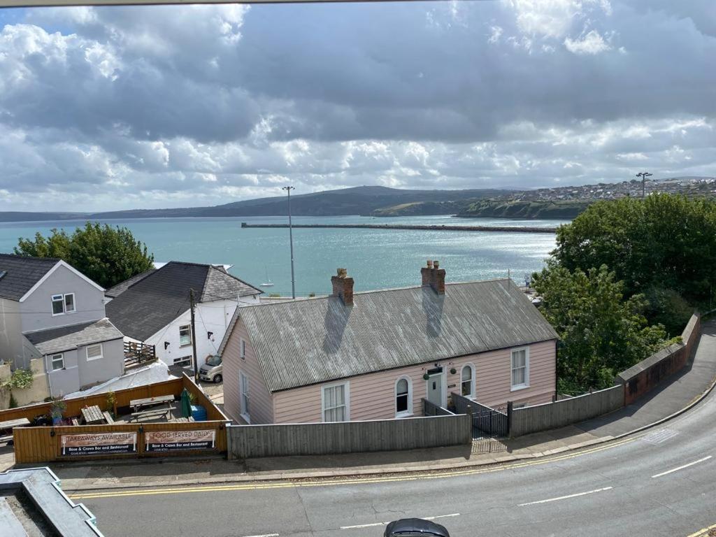 Goodwick Rose And Crown Hotel & Hope And Anchor Bar מראה חיצוני תמונה