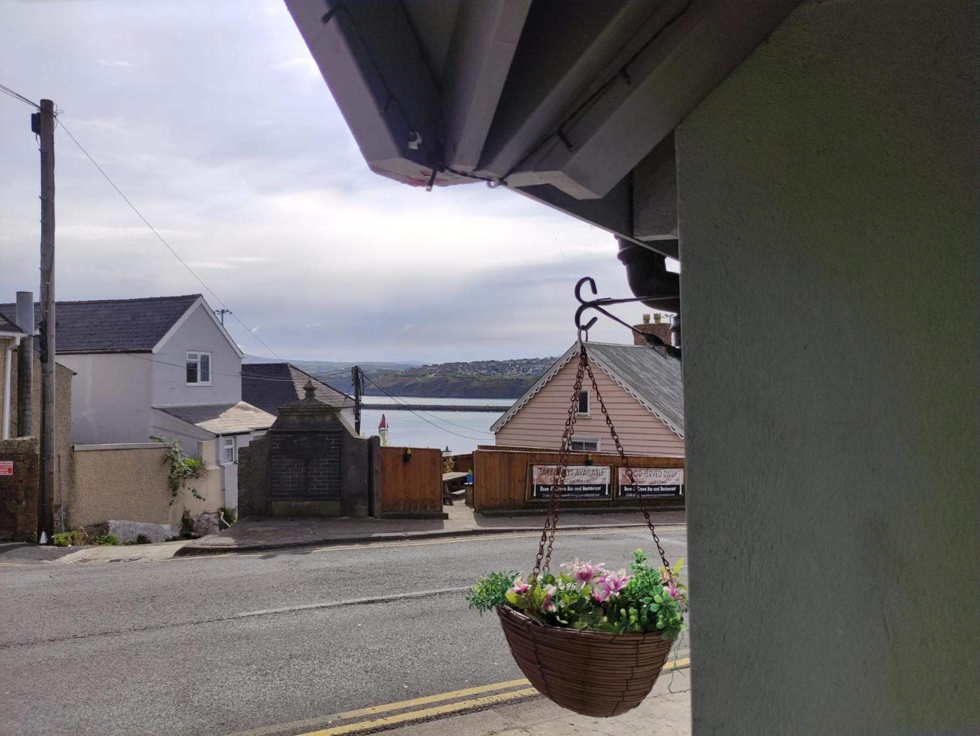 Goodwick Rose And Crown Hotel & Hope And Anchor Bar מראה חיצוני תמונה