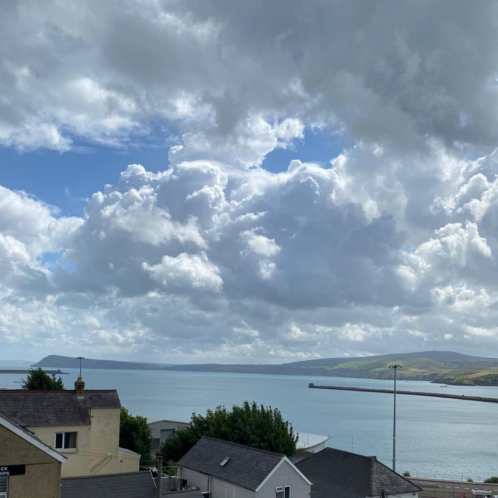 Goodwick Rose And Crown Hotel & Hope And Anchor Bar מראה חיצוני תמונה