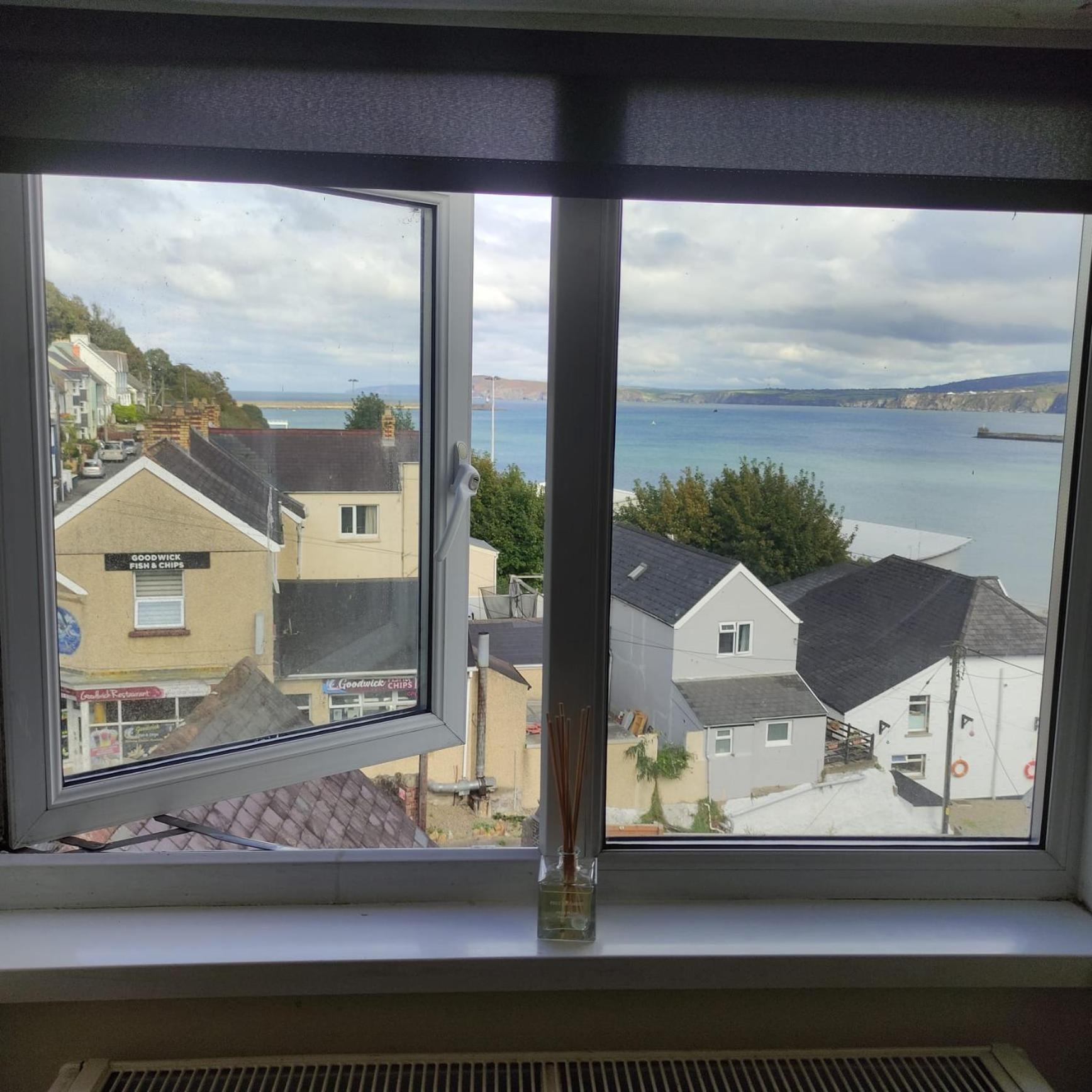 Goodwick Rose And Crown Hotel & Hope And Anchor Bar מראה חיצוני תמונה